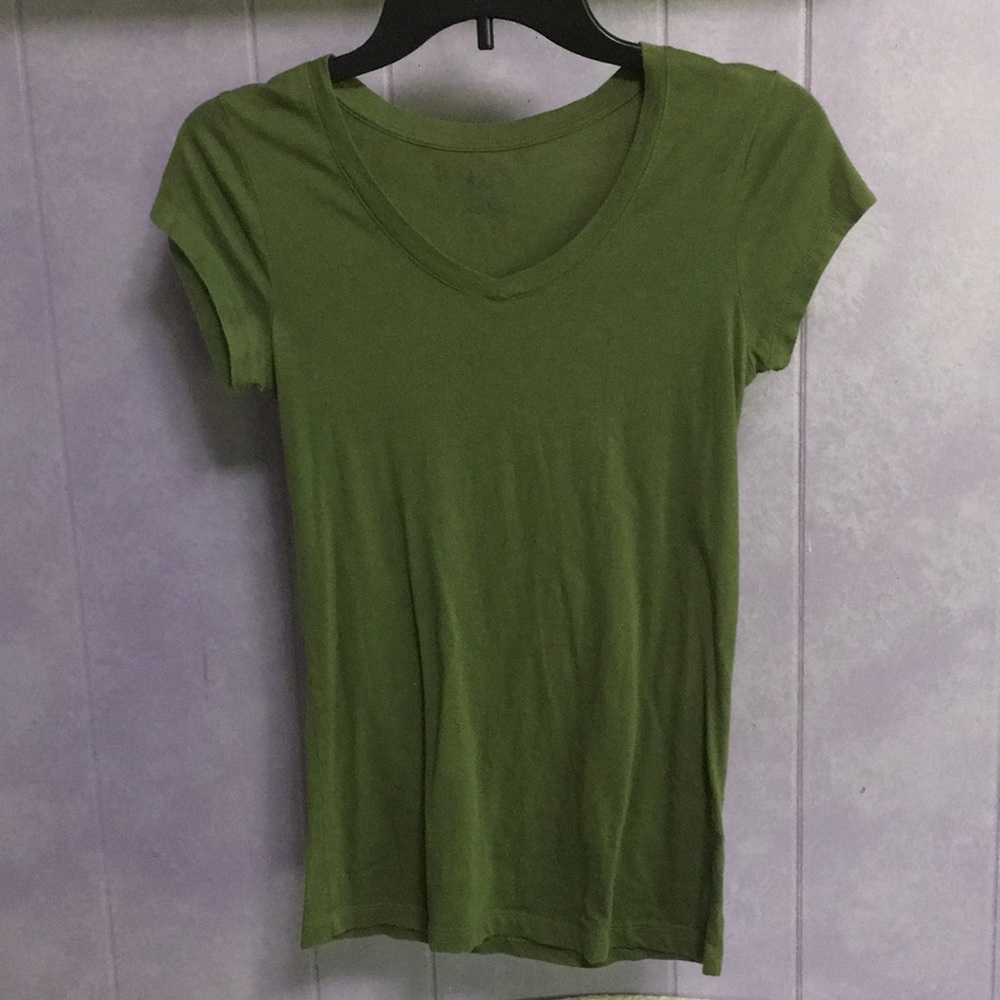 Simple V-neck T